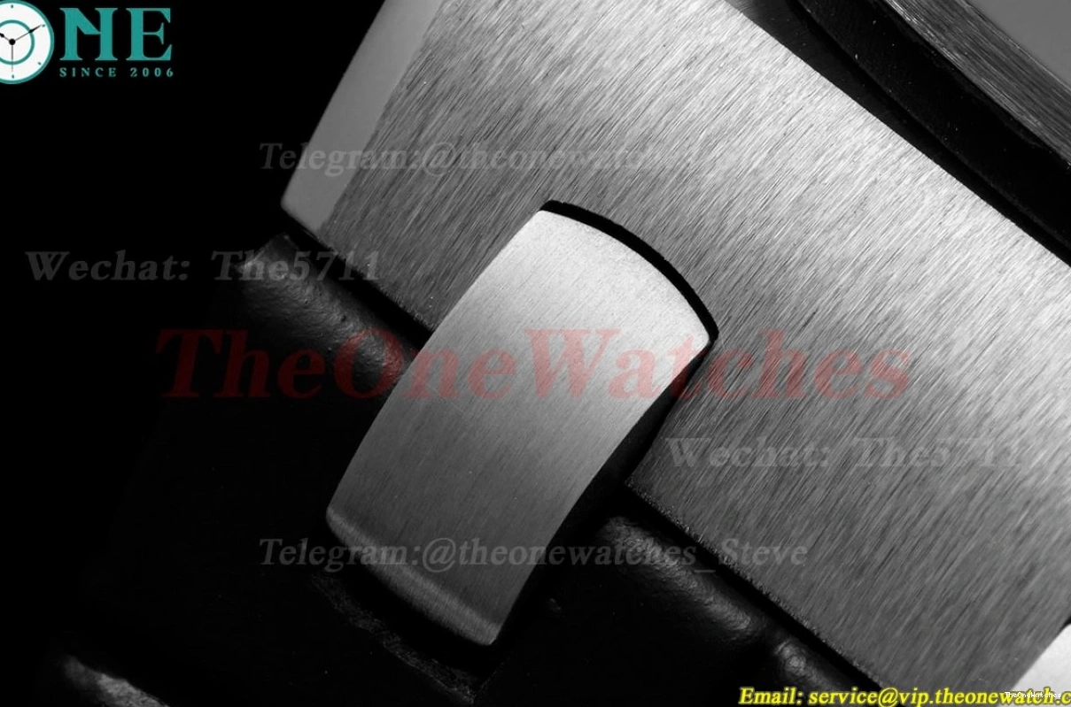 Num LE Royal Grey Oak Offshore RSF SS Mod A3126 42mm 0424